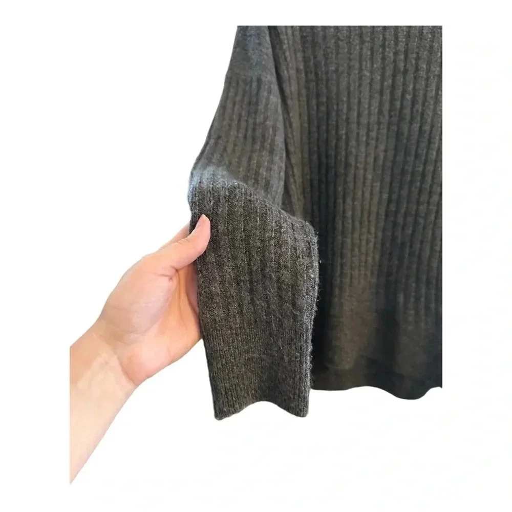 Abercrombie and Fitch Charcoal Gray Chunky Ribbed Sweater // Size M - Picture 2 of 7